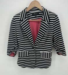 This item is in good, used condition. No holes, stains or tears.  Measurements: chest-17" length (shoulder to hem): 24.5" Casual Striped Blazer With Button Closure, Striped Blazer Outfit, Plus Size Black, Black And White Stripes, Striped Blazer, Blazer Outfits, Women's Jacket, White Stripe, Women's Blazer