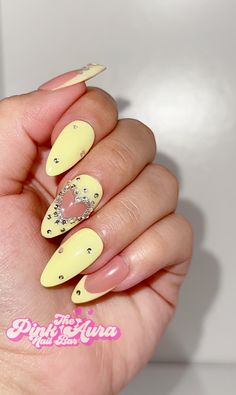 these nails were inspired by Sabrina carpenters governors ball dress 💛   short- medium Set  size is NOt changeable as of yet (long set availabile soon)😊 Includes: 10 pc nail set Glue Cuticle pusher Nail file mini  ✨Reminder ✨ These are handmade,  i make as identical as I can to my original set. Fur Nails, Hoco Nails, Impress Nails, Gov Ball, Girly Acrylic Nails, Please Please Please, Birthday Nails, Yellow Nails, Manicure Y Pedicure