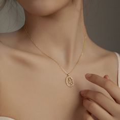 ✦ Make a bold statement with our 925 Sterling Silver Gold Hollow Tulip Necklace, a stunning piece of jewelry that symbolizes love and infinity. This elegant necklace features a beautiful tulip pendant, intricately designed with a hollow center and plated in gold for a luxurious finish. Crafted from high-quality materials, our necklace is made from 925 sterling silver and features an adjustable chain to ensure a comfortable fit for any neck size. The timeless and versatile design makes it a perfe Elegant Clavicle Chain Necklace For Mother's Day, Elegant Oval Chain Necklace For Gifts, Elegant Oval Sterling Silver Chain Necklace, Elegant Oval Chain Necklace For Anniversary, Elegant Pendant Necklace For Mother's Day, Elegant Teardrop Pendant Clavicle Chain Necklace, Elegant Chain Necklace With Teardrop Pendant, Elegant Teardrop Pendant Chain Necklace Gift, Elegant Flower Pendant Chain Necklace