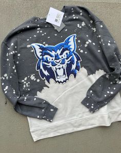 We are loving these trendy sequin patch Wildcats sweatshirts! Cheer on those Cats!  Sweatshirt features a large sequin Wildcat head patch on the front! Patch is approx. 11".  Sweatshirts are unisex sizing!  S-2XL!  Washing instructions: We recommend washing the sweatshirt inside out on cold and hang to dry to keep the patch looking new! Hand washing is also recommended Casual Streetwear Tops With Patches, Embroidered Patch Tops For Streetwear In Fall, Casual Crew Neck Sweatshirt With Patches, Casual Fall Sweatshirt With Patches, Casual Embroidered Sweatshirt For Fall, Chenille Patch, Large Sequins, Sequin Patch, We Are Love