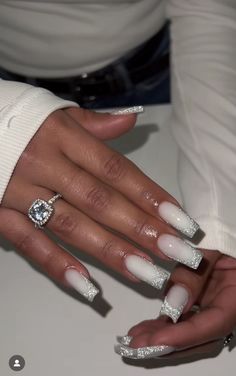 Silver Stripe Nails, White Silver Winter Nails, Milky White Nails With Silver Design, Nail Mirror Selfie, White Nails With Glitter Design, White Nails With Silver Tips, Glitter Nails With White Tips, White With Silver Nails, White Nails With Glitter Tips