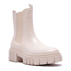 Chelsea Boot Women, Heeled Chelsea Boots, Wide Heels, Chelsea Boots Women, Fall Style, Boot Shoes Women, Rubber Rain Boots, Chelsea Boots, Gender Female