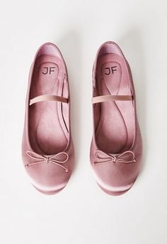 Flats Outfit Summer, Earth Clothes, Floral Ballet Flats, Ballet Flats Outfit, Pink Ballet Flats, Mary Jane Ballet Flats, Flats Outfit, Fashion Shoes Flats, Chic Shoes