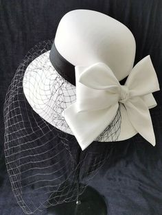 30-70% OFF✓ Fast Shipping✓Top off your vintage look with Retro Stage’s White Bowknot Mesh Solid Hat. The elegant bowknot and delicate mesh add a timeless touch to any outfit. Bridal Vibes, Style Vert, Elegant Headband, Vintage Headpiece, Retro Hats, Bride Headband, Bridal Hat, Bridal Tops, Hepburn Style