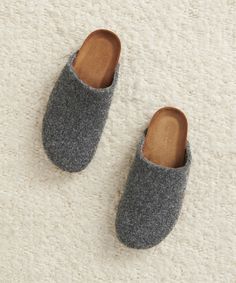 Cabin Moc Clog Charcoal For those who love our collection of best-selling Moc Clogs, our newest felted wool edition offers a cozy, seasonal sensibility to an everyday classic. Featuring a felt wool upper, cork sole that molds to your feet, and suede footbed for ultimate comfort. Handmade in Portugal. | Handmade in Portugal. Fits true to size. If between sizes, we recommend sizing up. | Jenni Kayne Women's Cabin Moc Clog Size 38 Portugal Fits, Felt Wool, Jenni Kayne, Platform Clogs, Fashion Baby, 2024 Vision, Felted Wool, Charcoal Color, Mule Clogs