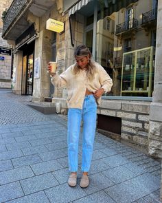 Styling Boston Clogs, Boston Outfits, Birkenstock Outfit, Mode Hipster, Mode Zara, Fall Transition Outfits, Skandinavian Fashion, Moda Chic