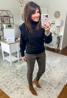 6 Ways to Wear Olive Pants | Cyndi Spivey | Bloglovin’ Olive Jeans Outfit, 25 Nails, Lara Jean Covey Outfits, Olive Pants Outfit, Lara Jean Covey, Green Pants Outfit, Olive Jeans, Cyndi Spivey