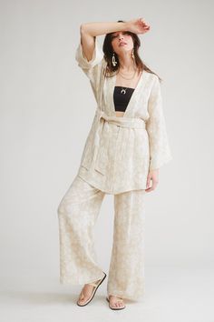 Jacquard linen blended kimono with self-beltMatching with pants Fabric contents: 60% cotton 20% rayon 20% linen Summer Daywear Belted Kimono, Summer Belted Kimono For Daywear, Spring Daywear Belted Kimono, Spring Belted Kimono For Daywear, Casual Linen Kimono For Loungewear, Bohemian Linen Sets For Spring, Linen Sets For Spring Daywear, Spring Linen Daywear Sets, Linen Kimono With Kimono Sleeves For Loungewear