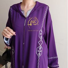 Sublime jellaba in purple silk crepe with Kmiss in Muslin, embroidered in terz lgherza "cross stitch" style and worked with dfira (Moroccan braid) and âakad (Moroccan buttons). This djellaba in one and standard size will adapt to all body shapes thanks to its loose cut (suitable for sizes S, M, L, XL and XXL). Jellaba and caftan measurements: Length: 1m35cm Chest circumference: 130cm Hip circumference: 130 cm (straight cut) Jellaba cut is a straight (loose) jeblya cut with slits on the sides. Yo Purple Embroidered Kaftan For Eid, Traditional Purple Abaya For Eid, Hooded Kaftan, Aid Al Adha, Arabic Dress, Engagement Ceremony, Moroccan Dress, Family Event, Purple Silk