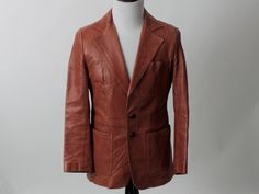 "**Enjoy FREE SHIPPING in the USA. Most domestically-shipped items arrive in just 2-3 business days.** --- A classic leather jacket that can't be stopped. Light creamy brown with a slight reddish undertone.  Brand: Earth Tones Size Listed on Tag: n/a, see measurements, fits like a modern men's small Material: a soft supple leather Measurements (in inches) Shoulder to Cuff: 25 Total Sleeve Length: 33 Height: 29.25 Armpit to Armpit: 19.75 Chest (circumference): 39.5  Sizing varies across decades a Vintage Leather Business Jacket, Vintage Leather Jacket For Business, Vintage Leather Blazer For Business, Vintage Single Breasted Leather Jacket, Vintage Brown Classic Leather Jacket For Work, Vintage Leather Sport Coat For Fall, Classic Vintage Brown Leather Jacket For Work, Retro Single Breasted Leather Jacket, Vintage Leather Jacket For Business In Winter