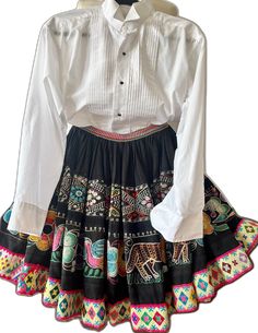 Fitted Embroidered Skirt For Fall, Fitted Embroidered Fall Skirt, Embroidered Fitted Skirt For Fall, Traditional Embroidered Mini Skirt, Traditional Fitted Embroidered Skirt, Traditional Fitted Skirt For Spring, Traditional Embroidered Fitted Skirt, Fitted Folk Style Skirt, Traditional Fitted Mini Skirt