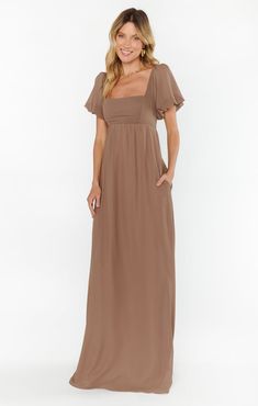 Hearts a flutter in the Nora Maxi Dress. This flattering maxi has a square neckline with a smocked back to ensure the perfect fit on your bust. An empire makes this a great dress for moms to be! For the bridesmaid who loves a floaty, romantic sleeve moment, or anyone with a special event to attend. Baby Shower Outfit Ideas, Fashionable Baby, Chic Baby Shower, Shower Outfits, Baby Shower Outfit, Mumu Dress, Outfit Chic, Chic Baby, Perfect Baby Shower