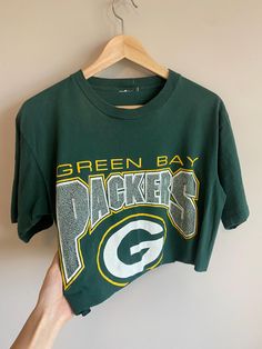 AUTHENTIC VINTAGE - never an imitation - Every item in my store is 1 of 1 I only have one of each item as they are very hard to find :) so if you like this item please buy quickly as once they sell I do not have another Vintage Green Bay Packers football custom crop top shirt 1990s originally full length cut into this custom crop  No holes super trendy awesome vintage condition  Small imperfection as pictured  Fit size modern small- medium  model is 5'5 120 lbs for a size reference Green Bay Packers Shirts Diy, Vintage Nfl Shirts, Custom Crop Top, Vintage Green Bay Packers Sweatshirts, Green Bay Packers Hoodie, Green Bay Packers Clothing, Cropped Tee Shirt, Crop Top Shirts, Cropped Tops