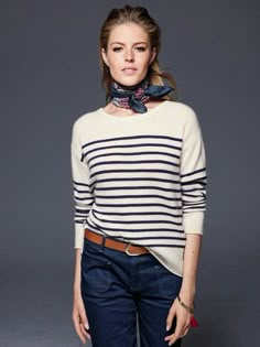 Nautical Fashion Women, Striped Sweater Outfit, Stripy Tops, Cute Scarf, Winter Typ, Minimalist Fashion Women, Looks Chic, Vestido Casual, 가을 패션