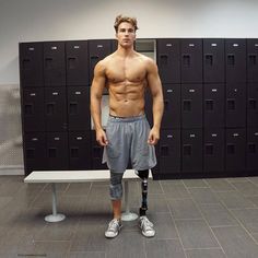 amputee bodybuilder guy with prosthetic leg and converse sneakers demonstrates us his nice muscles Nic Palladino, Chest And Shoulder Workout