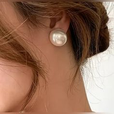 Beautiful Faux Pearl Stud Earrings, Nwt Trendy White Pearl Earrings For Formal Occasions, Trendy White Pearl Earrings, Chic White Clip-on Earrings, Chic White Clip-on Earrings For Formal Occasions, Small Flower Earrings, Textured Gold Ring, Apple Earrings, Link Earrings, Textured Ring