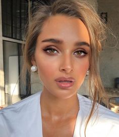 освещении. Smokey Eye Makeup Green Eyes Blonde Hair, Redhead Brown Eyes Makeup, Fall Photoshoot Makeup, Glam Makeup Pale Skin, Simple Fall Makeup Looks For Brown Eyes, Brown Makeup Looks Eyeshadows, Bronze Bridal Makeup, Golden Makeup Look, Bridal Hmu