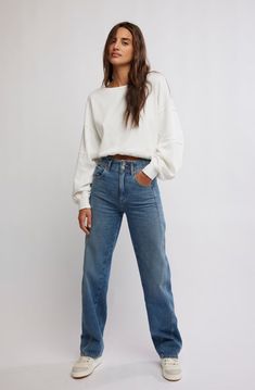 straight leg swarm color Full Length Straight Leg Jeans Outfits, Straight Jeans Outfit Ideas, High Rise Straight Jeans Outfit, Straight Fit Jeans Outfit, Modest Outfits Plus Size, Straight Leg Jeans Outfits Winter, Straight Leg Jeans Outfits Fall, Straight Cut Jeans Outfit, Jeans Winter Outfit