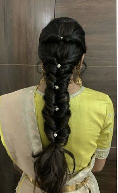 Hairstyles Traditional Indian Saree, Hair Pleats Hairstyles, Braid Hairstyles For Engagement, Fishbraids Hairstyles Braids, Traditional Hair Styles For Marriage, Loose Hairstyles Wedding Indian Saree, Bridal Simple Hairstyles, Half Saree Hairstyles For Long Hair, Braided Hairstyles For Saree Look