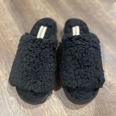 Dearfoam Women's Black Teddy Slide Slippers Size Small 5-6 Black Slip-On Slide Slipper Cushioned Sole Nwot. Excellent Condition Colors Are Represented To The Best Of My Ability. May Differ Slightly D/T Lighting/Computer. Slide Slippers, Black Slip Ons, Slide Slipper, Slippers, Slip On, Computer, Size Small, Women Shoes, Lighting