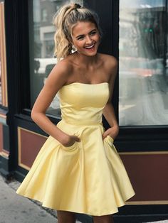 Basic Prom Dresses Short, Yellow Short Formal Dress, Semi Formal Dresses Yellow, Light Yellow Short Dress, Homecoming Dress Yellow, Graduation Dress Outfit Ideas, Light Yellow Hoco Dress, Short Grad Dresses, Grade 8 Grad Dresses Short