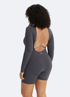 Make a statement with our U-Back Long Sleeve Bodysuit, combining elegance with comfort. The open back adds a polished touch, with the soft, stretchy fabric designed for day-to-night comfort. Solid Color Backless Bodysuit For Loungewear, Stretch Backless Bodysuit For Loungewear, Dance Leggings, Short Noir, High Neck Bodysuit, Dance Pants, High Intensity Workout, Crop Top Bra, Comfort Design