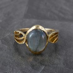 Labradorite Ring, Labradorite Crystal, March Birthstone Ring, Valentine Day Gift, Labradorite Raw Ring, Wedding Band, Labradorite Gemstone I T E M D E S C R I P T I O N: Gemstone :Green Turquoise All jewelry is Handmade and is Nickel/Lead FREE. so you don't have to worry about any allergies. C U S T O M E R S U P P O R T : We are available 24/7 to answer all your queries. We create all our products with utmost love and care. Still, if you find any flaws in it, please don't hesitate to contact us Raw Ring, Labradorite Raw, March Birthstone Ring, Valentine Day Gift, Zierlicher Ring, Brass Band, Labradorite Jewelry, Bagan, 925 Ring