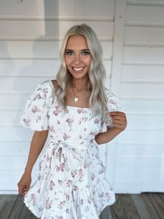 Adorable white floral dress with ruffle layering and a tie waist. Model is 5'4" with a 25" waist, 32" bust, and 32" hips wearing a small. Floral Puff Sleeve Dress, Puff Sleeve Dress, White Floral Dress, Puffed Sleeves Dress, Sleeve Dress, Floral Dress, Puff Sleeve, Layering, A Small