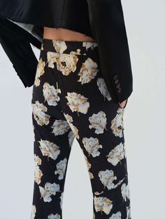 MO&Co. Noir Women's Floral Printed Flared Pants Indulge in comfort and style with our pants. Made with stretchy fabric for maximum comfort, featuring a high-waisted flare design and practical side pockets. The beautiful floral print adds the perfect touch of femininity to your wardrobe. Features : - High waist flared leg, comfy stretchy- Slanted pockets, hook-and-bar closure- Floral printed design Code: MBD1PAT034The back length of size M is 110cmMATERIALS & CARE Material: 94.4% Viscose 5.6% Spa Stretch Floral Print Pants For Fall, Chic Floral Print Wide Leg Trousers, High-waisted Floral Print Pants For Fall, Floral Print Straight Pants For Fall, Chic Wide Leg Pants With Floral Print, Chic Wide Leg Floral Print Trousers, Elegant High Waist Floral Print Bottoms, High Waist Floral Print Bottoms For Work, Chic Floral Print Ankle-length Wide Leg Pants