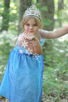 Queen Elsa photography cute photoshoot frozen themed photoshoot Disney Frozen Photography, Frozen Pics, 4th Pictures, Cute Photoshoot, Themed Photoshoot, Frozen Birthday Theme