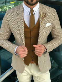 Man Wearing A Suit, Blazer Outfits Men, Mens Blazer Jacket, Designer Suits For Men, Mens Fashion Smart, Plaid Suit, Fashion Suits For Men, Fitted Suit