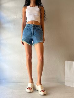 - Vintage Levis cut off denim shorts - Made in USA - Tagged 12 Waist: 28" Hip: 18.5" Inseam: 3.5" We are not responsible for lost, stolen, or damaged packages once they have been shipped. Any additional customs duties or taxes incurred on international orders are the responsibility of the buyer. Please note that our items are vintage and may have minor flaws or imperfections due to their age, which adds to their unique character. Outfits Mit Shorts, Jean Vintage, Cut Off Jeans, Short En Jean, Skorts, Cut Off Shorts, Vintage Levis, Jeans Shorts, Cut Off