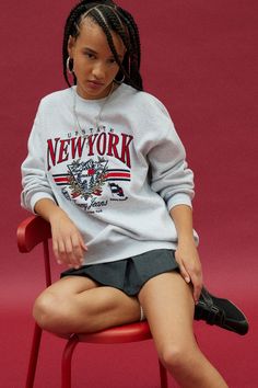 Tommy Jeans Vintage Prep Crew Neck Sweatshirt Tommy Jeans Sweatshirt, Women's Graphic Tees, Urban Outfitters Women, Graphic Tees Vintage, Tees For Women, Edgy Look, Cropped Style, Hoodie Top, Tommy Jeans