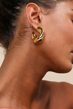 Raise the wow factor on your next date night when you wear the Lulus Gorgeous Effect Gold Chunky Hoop Earrings! Shiny, gold-toned metal shapes these substantial, hoop-style earrings that have a confident presence that's perfect for adding an in-charge finish to all your most sophisticated looks. Post backs. 1. 25" Diameter. 100% Brass. Imported. Lulus | Gorgeous Effect Gold Chunky Hoop Earrings. Gold Statement Earrings Formal, Black Dress Gold Jewelry, Earring Product Photography, Chunky Gold Earrings, Piercing Inspo, Lion Drawing, Jewelry Photography Styling, Diy Jewelry Inspiration, Chunky Hoop Earrings