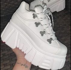 White Sole Lace-up High-top Sneakers With Chunky Platform, White Lace-up Platform Sneakers With Elastic Laces, Lace-up Sneakers With Chunky Platform And White Sole, Cheap White Lace-up Chunky Sneakers, White Lace-up Chunky Platform Sneakers, Combat Boots Heels, Cute Converse Shoes, Pretty Sneakers