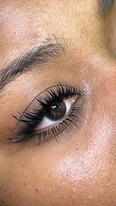 @ blinxbykp on twitter Wet Eyelash Extensions, Wet Look Lash Extensions, Inspi Makeup, Brown Girls Makeup, Glitter Makeup Looks