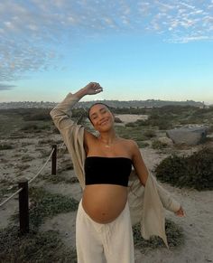 Bump Summer Outfit, Belly Out Pregnancy Outfit, Crop Top Maternity Outfit, Pregnant Belly Outfits, Pregnancy Vacation Outfits, Pregnancy Beach Outfits, Pregnant Beach Outfit, Maternity Beach Outfits