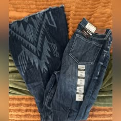 Nwt Ariat Bell Bottoms 7s Jeans, Athena Lee, Ariat Jeans, Western Stuff, Cowgirl Jeans, Western Clothes, Western Shoes, Cute Country Outfits, Western Clothing