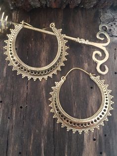 Tribal geometric gold hoops earrings dainty made of brass. SIZE: 50 mm x 50 mm. YOU CAN FIND SOME SIMILAR MODELS IN: https://www.etsy.com/es/listing/483419991/pendientes-tribal-espiral-brass-earrings?ref=shop_home_active_1&frs=1 https://www.etsy.com/es/listing/702446473/pendientes-bohemios-ethnic-earrings-gold?ref=shop_home_active_6&frs=1 https://www.etsy.com/es/listing/701692855/pendientes-tribales-gold-earrings-ethnic?ref=shop_home_active_7&frs=1 SHIPPING: I use certified mail for Brass Hoop Earrings With Intricate Design For Festivals, Brass Hoop Earrings With Intricate Design, Bohemian Round Brass Hoop Earrings, Brass Filigree Dangle Hoop Earrings, Metal Hoop Earrings With Intricate Design For Festival, Bohemian Bronze Hoop Earrings In Brass, Festival Brass Hoop Earrings With Intricate Design, Brass Filigree Hoop Earrings For Festivals, Bohemian Bronze Hoop Earrings