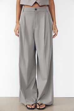 Classic Baggy High-waist Bottoms, Tailored High-waist Wide Leg Pants With Pockets, Baggy High-waisted Pants For Work, Baggy High-waisted Wide Leg Pants For Work, Baggy High-waisted Business Casual Pants, Classic Baggy Wide Leg Work Pants, Classic Baggy Dress Pants With Pockets, Classic Baggy Wide Leg Pants For Work, Baggy Classic Wide Leg Workwear Pants