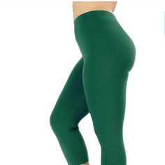 Kelly Green Color 3/4 Length Nylon Legging. Spring Sporty Solid Color Leggings, Sporty Solid Color Spring Leggings, Sporty Solid Color Leggings For Spring, Sporty Leggings For Spring, Green Stretch Yoga Tights, Capri Length Leggings For Yoga, Stretch Green Tights For Yoga, Capri Length Yoga Leggings, Stretch Green Yoga Tights