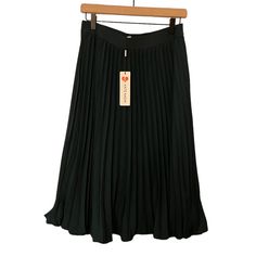 Nwt Pleated Skirt. Elastic Waistband Fitted Green Pleated Midi Skirt, Green Midi Pleated Skirt For Party, Green Long Pleated Skirt For Spring, Green Lined Midi Pleated Skirt, Green Stretch Pleated Skirt For Spring, Spring Green Stretch Pleated Skirt, Relaxed Green Pleated Maxi Skirt, Green Long Pleated Skirt, Green Pleated Knee-length Bottoms