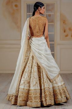 Designer Wedding Bridal Dresses - Buy Latest Bridal Wedding Dresses Collection Online Kali Lehenga, Chanderi Dupatta, Embroidered Motifs, Net Lehenga, Chandelier Crystal, Embroidered Lehenga, Embroidered Neckline, Indian Fashion Dresses, Designer Wedding