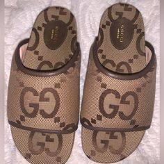 Brand New Never Worn Authentic Comes On Original Ships Next Day Elegant Gucci Beige Sandals, Luxury Slip-on Slides For Vacation, Elegant Brown Flat Slides, Chic Gucci Mules For Summer, Chic Gucci Summer Mules, Luxury Brown Slides, Elegant Brown Slides For Beach, Elegant Brown Beach Slides, Gucci Luxury Sandals With Leather Sole