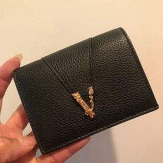 Brand New Pebbeled Black Versace Wallet With Brushed Gold Hardware. Luxury Wallets With Gold-tone Hardware As Gift, Versace Wallet, Bag Versace, Versace Bag, Brushed Gold Hardware, Clutches For Women, Versace Bags, Cute Purses, Handbags For Men