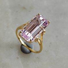 ITEM DESCRIPTION: >>The Ring is made from Solid 14K Yellow Gold. Gemstone used is absolutely natural and ethically sourced.  >>Natural Kunzite in rectangle octagon shape is studded on it with utmost precision.  Gem: Kunzite Gem size: 9x17 mm  Gem weight: 11.64 carat Gold purity: 14K (58.33% approx.) Gold weight: 1.61 grams Gross weight :  3.94 grams The Gold purity is guaranteed and it comes with authentic 14K gold hallmark. Since these Rings are handmade, they are Nickel/Lead FREE.  CUSTOMISATI Kunzite Jewelry, Kunzite Ring, Handmade Jewelry Box, Zierlicher Ring, Crystal Accessories, Yellow Gold Engagement Rings, October Birthstone, Yellow Gold Ring, Dainty Ring