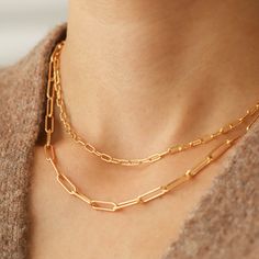 This gold paperclip chain necklace will be your new go-to necklace! We love to wear this minimalist necklace with other necklaces to layer or alone as a statement necklace! You can also wear it as a choker necklace in a shorter length. Gold filled or sterling silver Nickel-free Choose from 2 styles of chains Small Link Chain: Link Size - 2.5 x 6 mm Spring ring Large Link Chain: Link Size - 3.7 x 13.2 mm Lobster claw No jump ring attached Paperclip Chain Necklace, Paperclip Necklace, Gold Ribbons, Solid Gold Jewelry, Minimalist Necklace, Gold Filled Jewelry, Necklace Sizes, Everyday Jewelry, Gold Stars