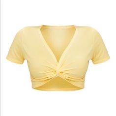 Yellow Rib Knot Front Short Sleeve, Never Worn Perfect Condition. To Small For Me Yellow Top Aesthetic, Blusas Crop Top, Yellow Crop Top, Yellow Short, Short Sleeve Crop Top, Yellow Shirts, Yellow Top, Yellow Shorts, Skirt Leather