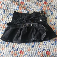 Size M, Never Worn But Doesn't Have Tags. Trendy Black Skirt With Belt Loops, Casual Belted Mini Skirt For Night Out, Black Skirt With Belt Loops For Summer, Y2k Style Black Skirt With Pockets, Black Mini Skirt With Belt Loops For Summer, Y2k Style Black Skirt For Spring, Black Summer Skirt With Belt Loops, Black Grunge Skirt For Spring, Trendy Black Skort With Belt Loops