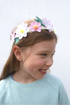 Flowers are fabulous for craft making – whether you use real ones or paper designs. We’ve created a beautiful 3D floral headband to look sensational at summer parties, and rounded up two other flower makes your kids will love too. Funny Kids Costumes, Fancy Dress Costume Ideas, Dress Costume Ideas, Floral Crafts, Craft Templates, Floral Birthday Party, Diy Crown, Flower Headbands, Fab Dress